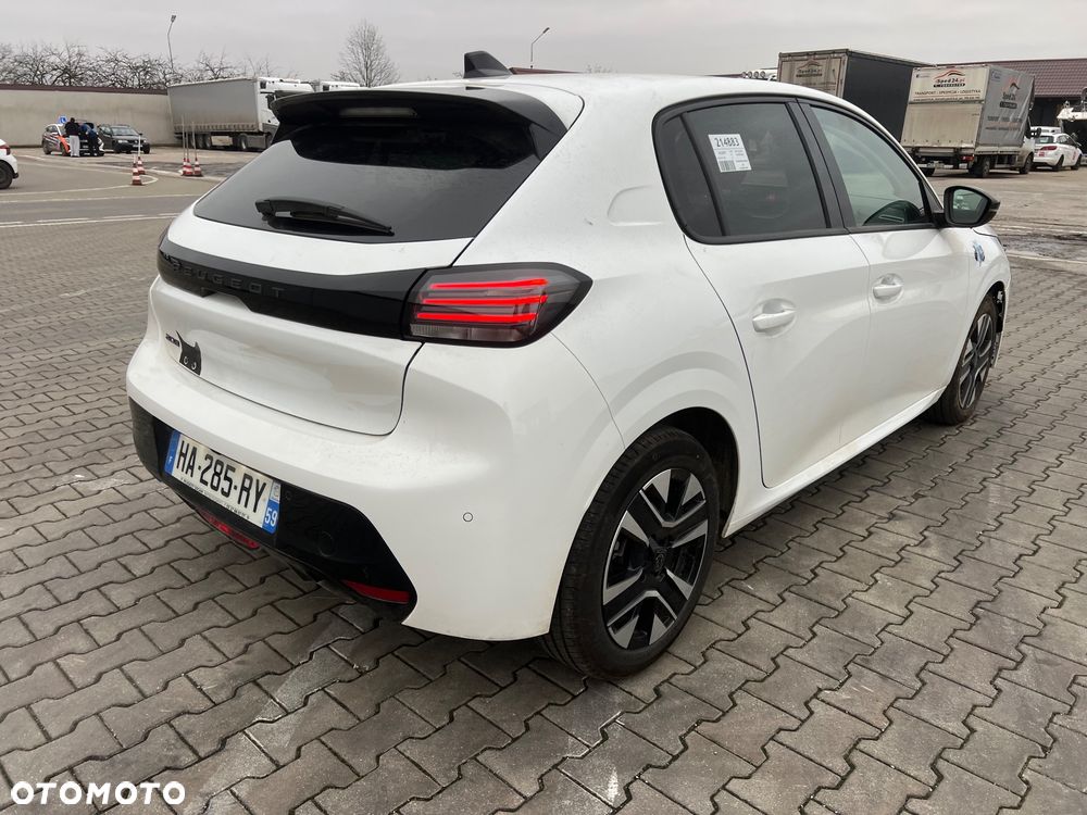 Peugeot 208 Benzin 100 Allure - 3