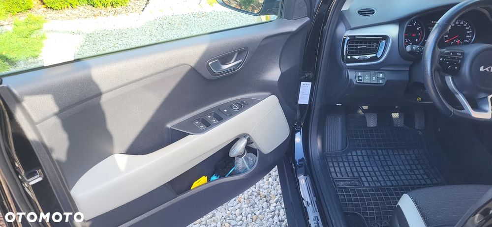 Kia Stonic 1.2 L Business Line - 32