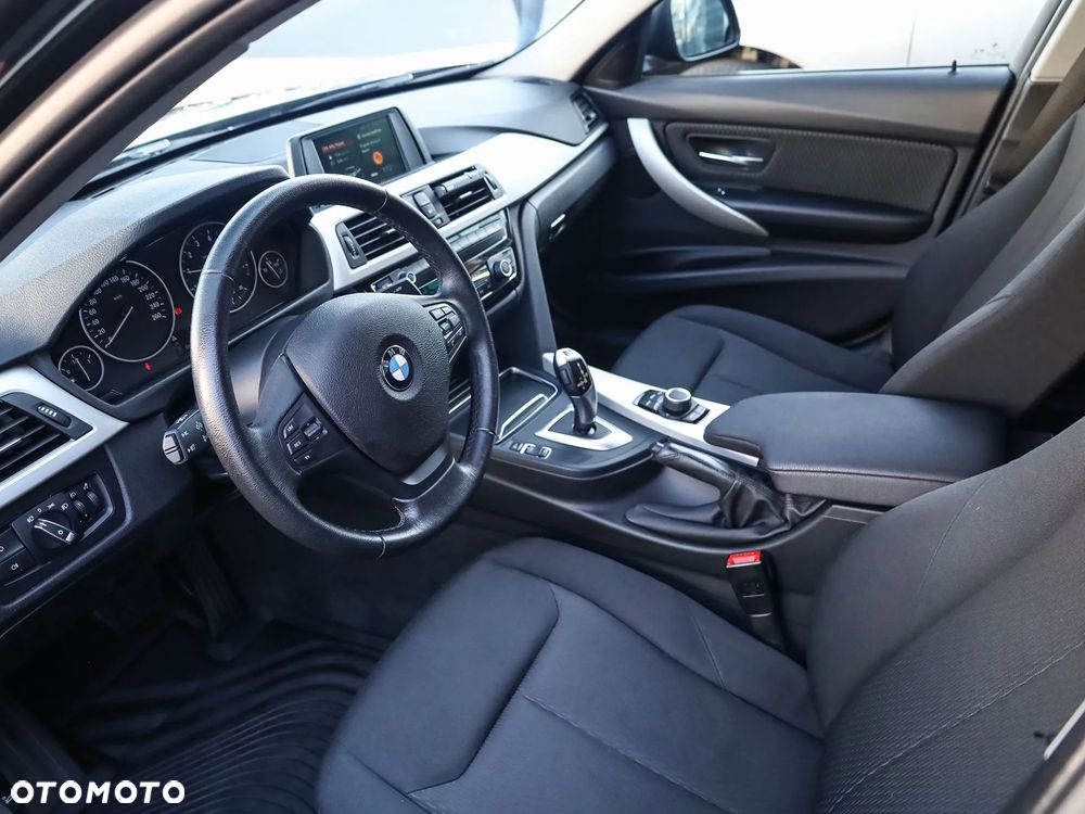 BMW Seria 3 318i - 14
