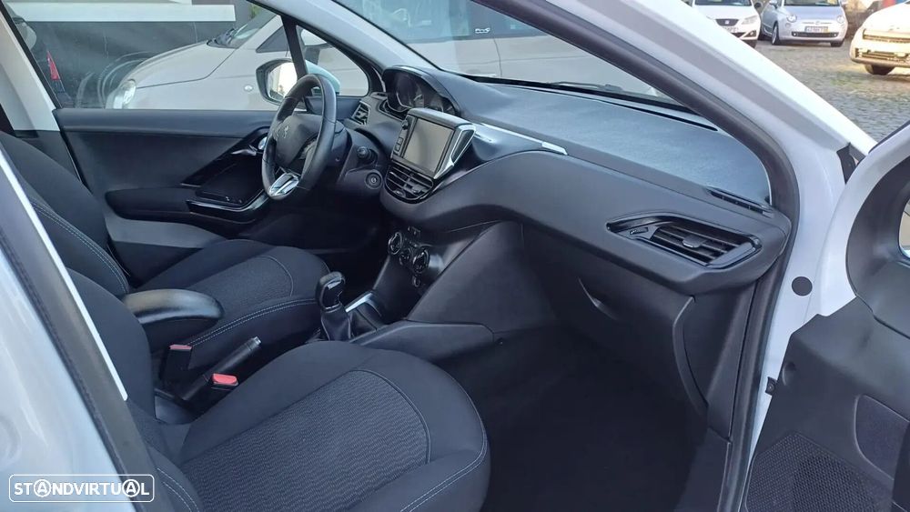 Peugeot 208 - 13