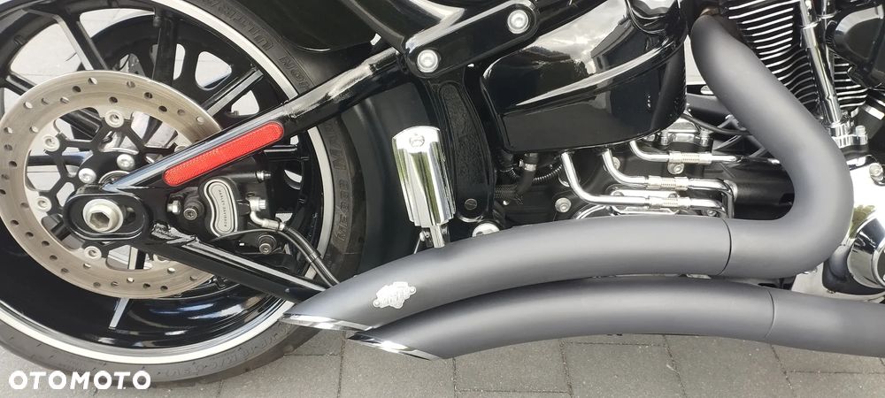 Harley-Davidson FXSB Breakout - 17
