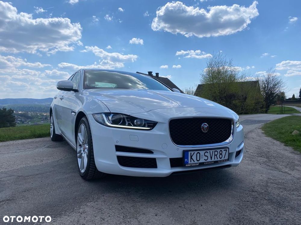 Jaguar XE 2.0 T Prestige - 9