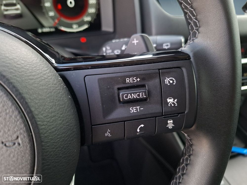 Nissan Qashqai 1.3 DIG-T N-Connecta LED+SKY Xtronic - 16