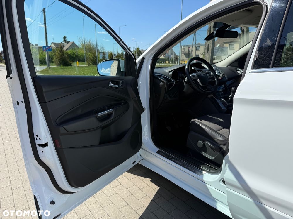 Ford Kuga 1.6 EcoBoost 2x4 Titanium - 24