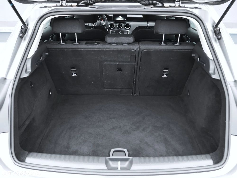 Mercedes-Benz GLA 180 7G-DCT - 31