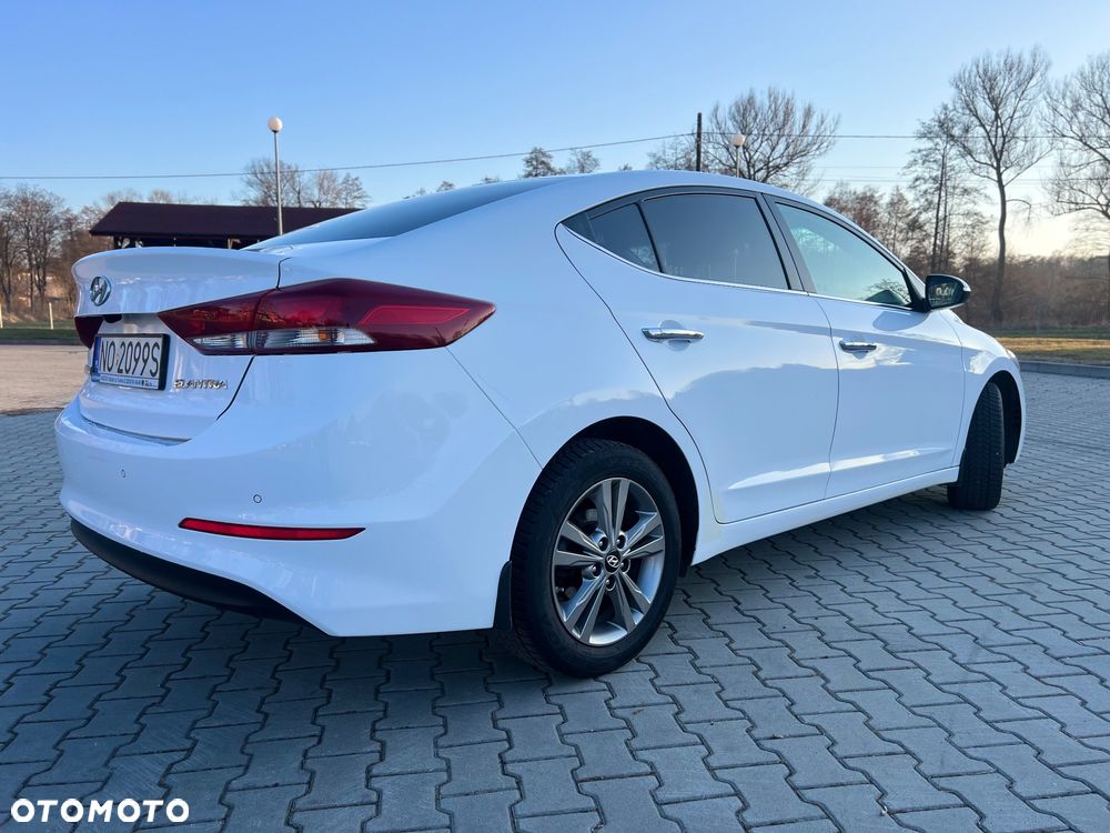 Hyundai Elantra 1.6 Comfort - 16
