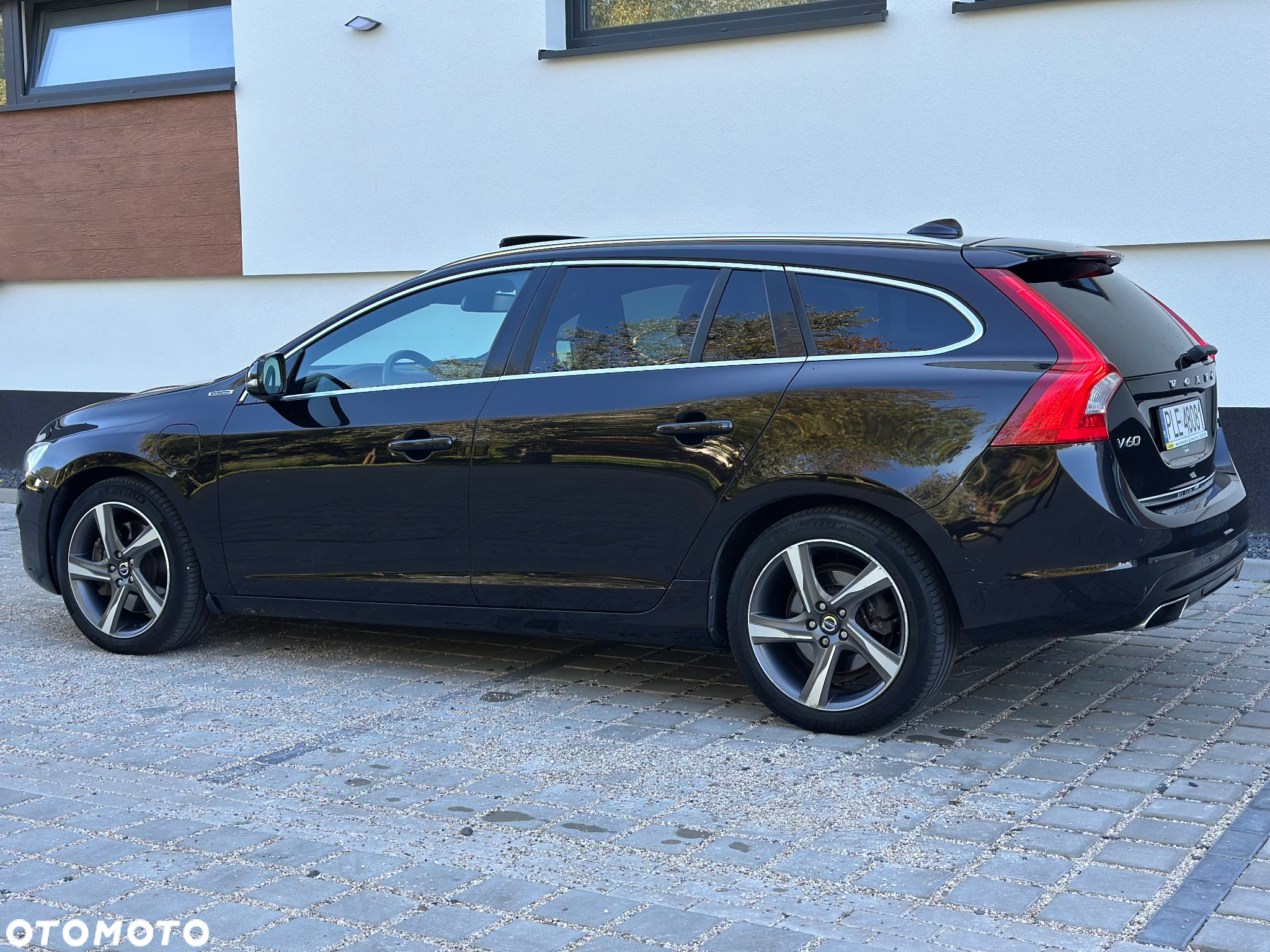Volvo V60 D6 AWD Plug-in Hybrid Momentum - 10