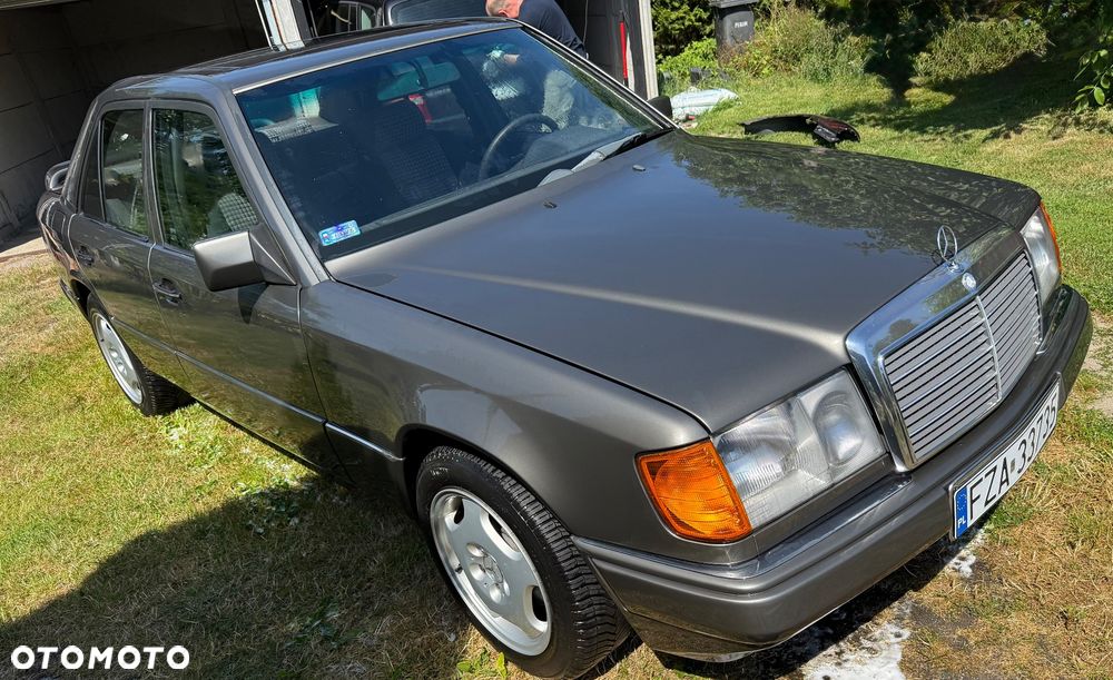 Mercedes-Benz W124 1994 photo 2