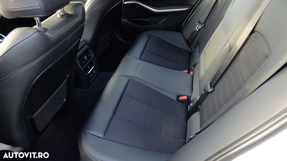 BMW Seria 3 320d Touring Aut. Sport Line - 26