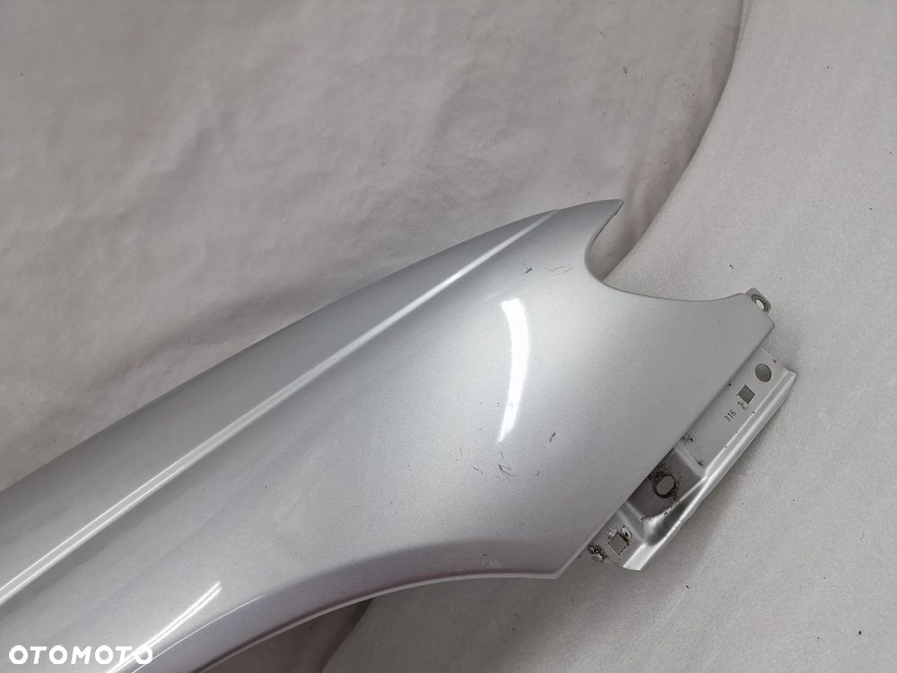 OPEL OMEGA C 99-02 SREBRNY PRAWY BŁOTNIK PRZEDNI PRZÓD , NR AUKCJI BŁ179 - 9