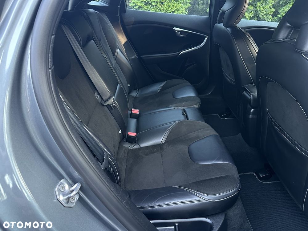 Volvo V40 D2 Drive-E R-Design Kinetic - 19