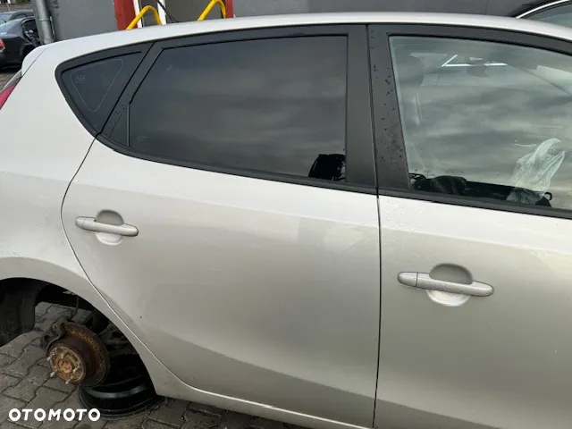 Hyundai I30 drzwi klapa zderzak QU czesci - 11