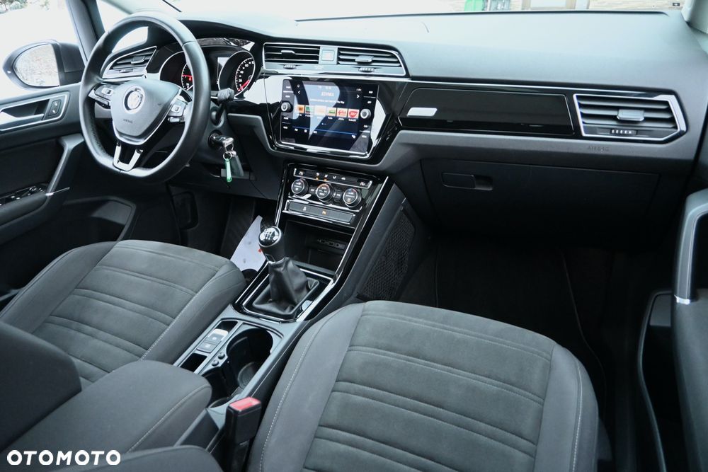 Volkswagen Touran 2.0 TDI SCR Highline - 23