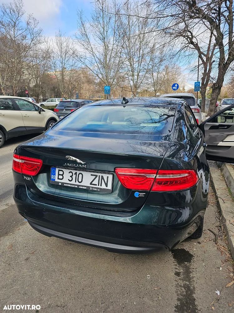 Jaguar XE 2.0 Prestige - 3