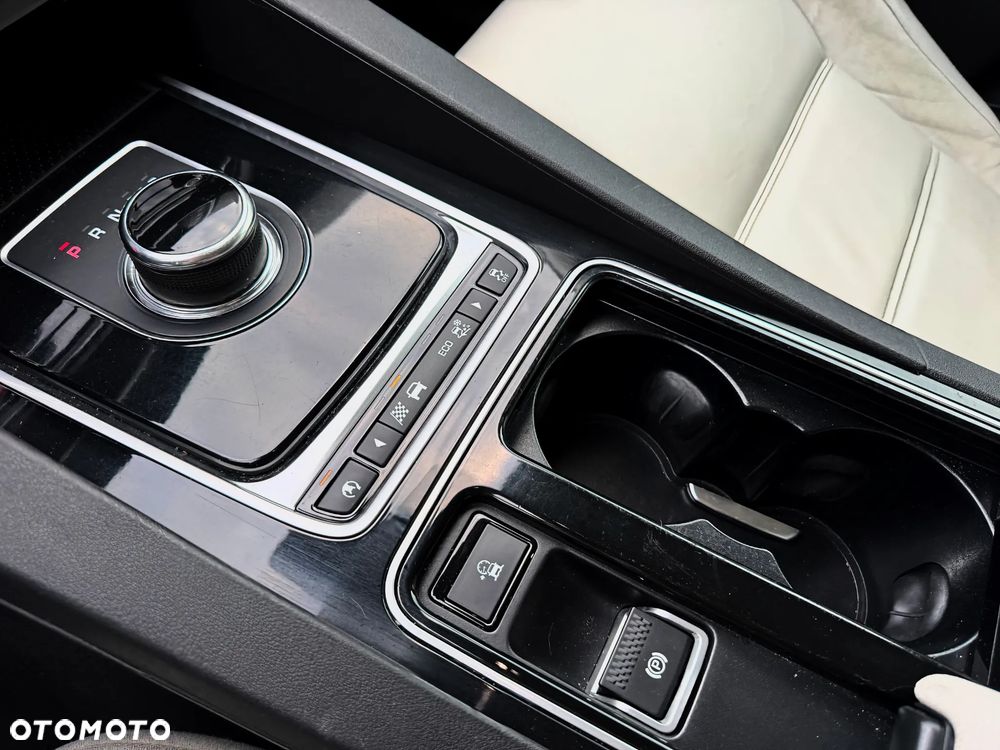 Jaguar F-Pace - 30