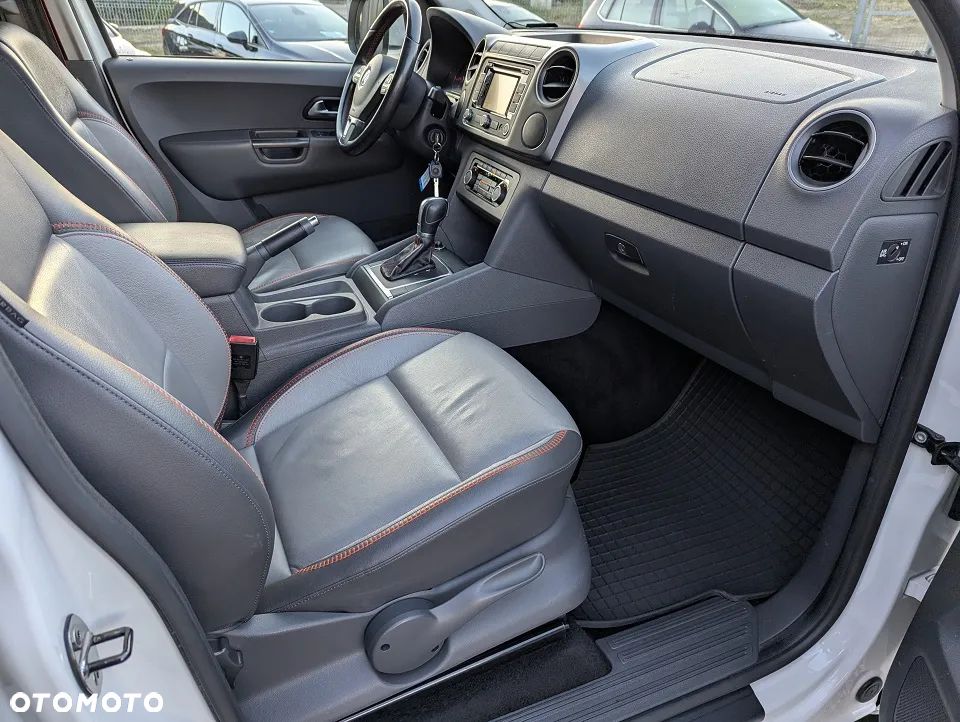 Volkswagen Amarok 2.0 BiTDI Autm Canyon - 25