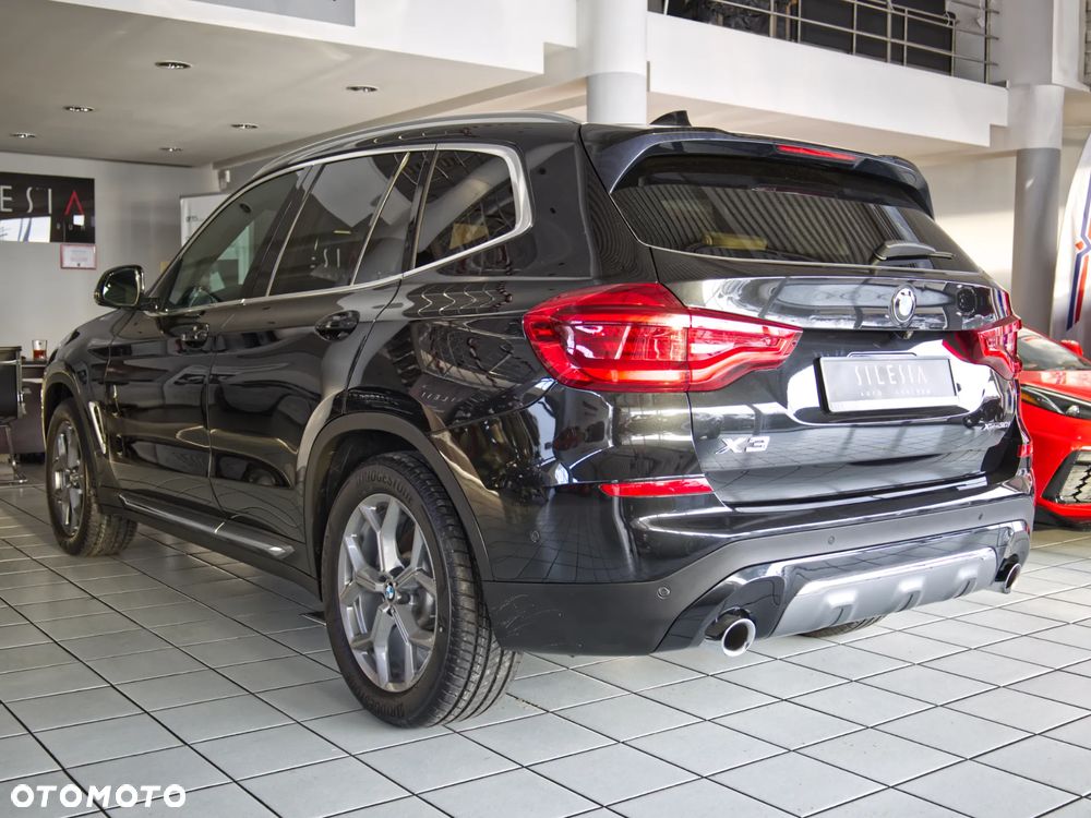 BMW X3 xDrive30i GPF Luxury Line - 4