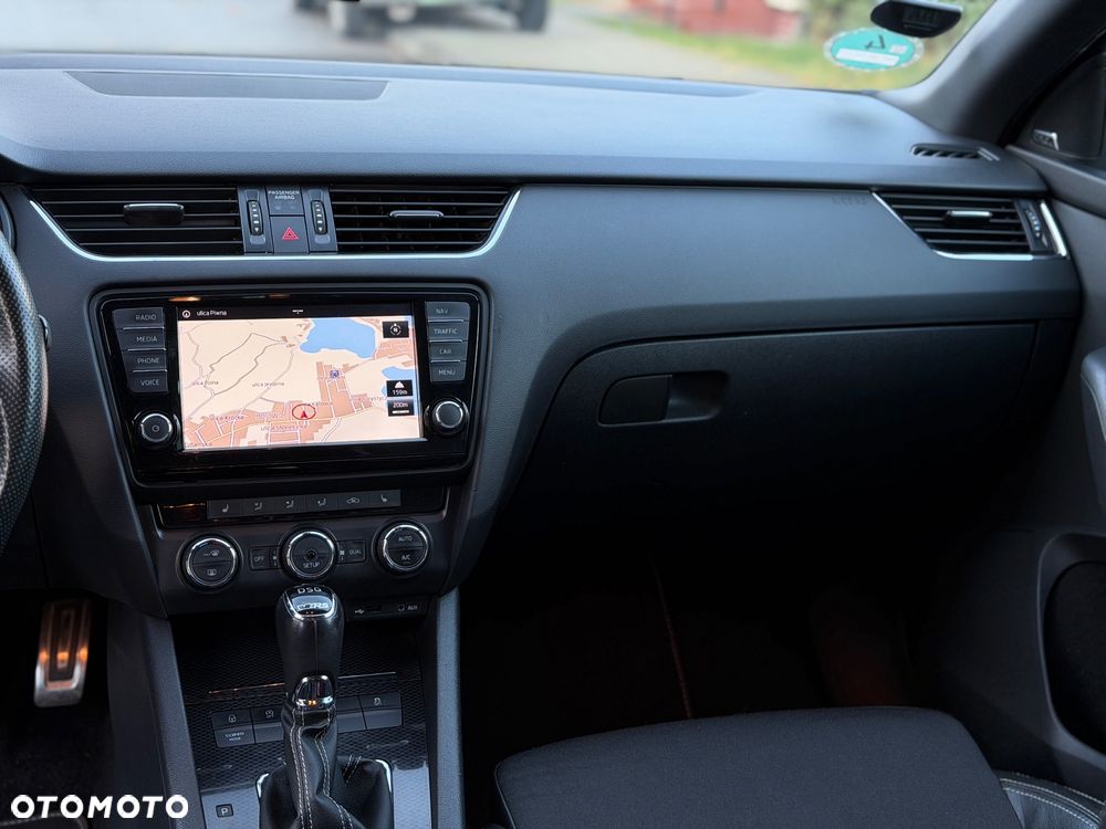 Skoda Octavia 2.0 TDI DSG RS - 33