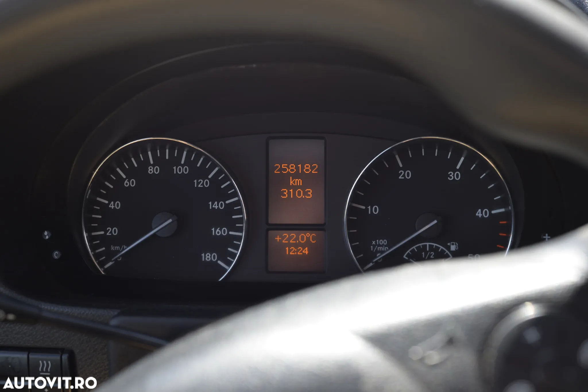 Mercedes-Benz Sprinter - 14