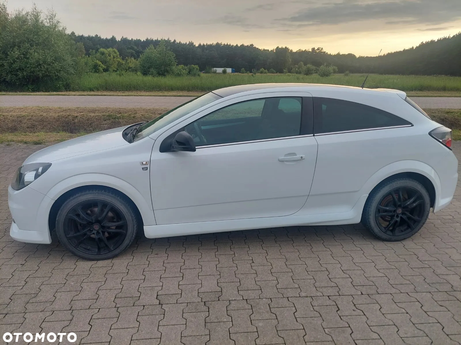 Opel Astra GTC 1.6 - 7