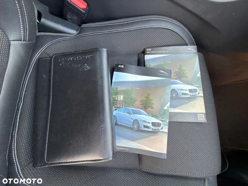 Jaguar XE 2.0 T R-Sport - 15