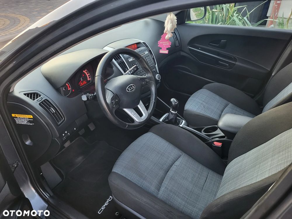Kia Ceed 1.4 Comfort + - 27
