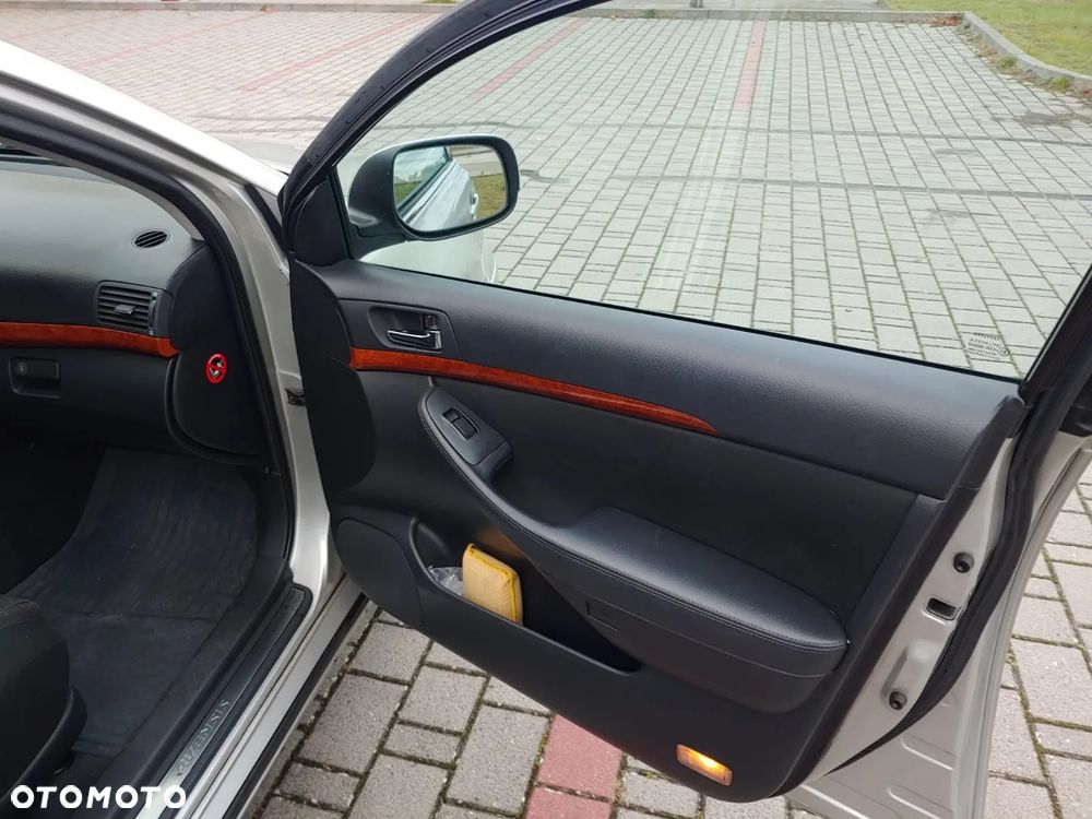 Toyota Avensis 1.8 VVT-i Sol Premium - 11