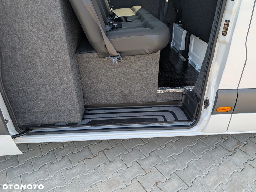 Mercedes-Benz Sprinter - 11