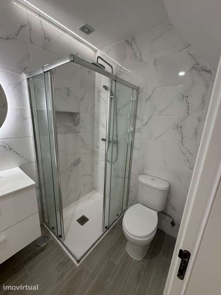 Moradia T2 Totalmente Remodelada com Garagem | Vila Nova da Rainha - Grande imagem: 5/12