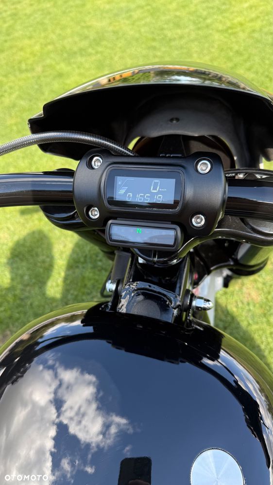 Harley-Davidson Softail Street Bob - 28