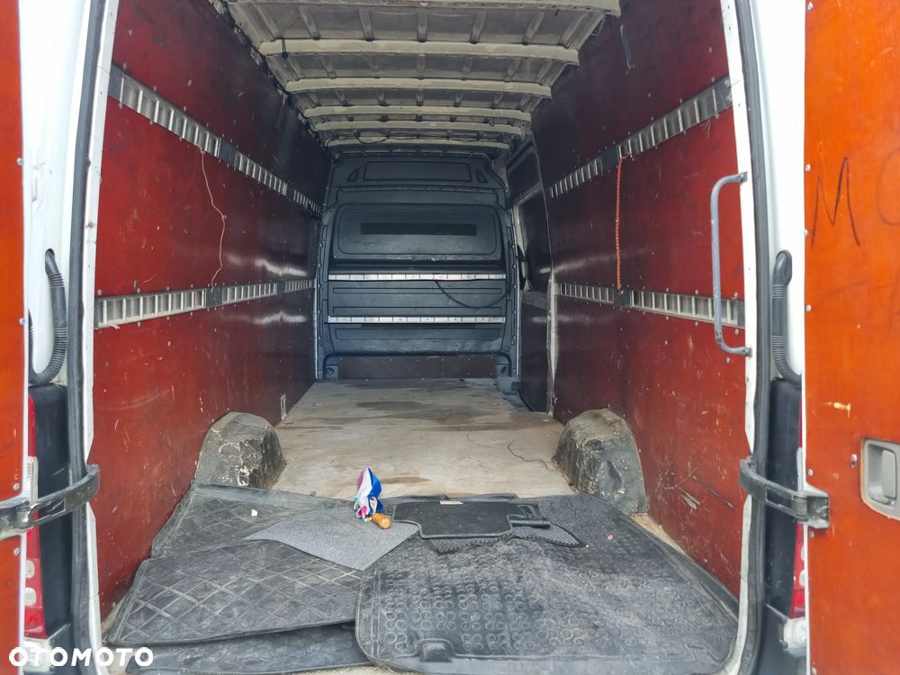 Mercedes-Benz Sprinter - 14