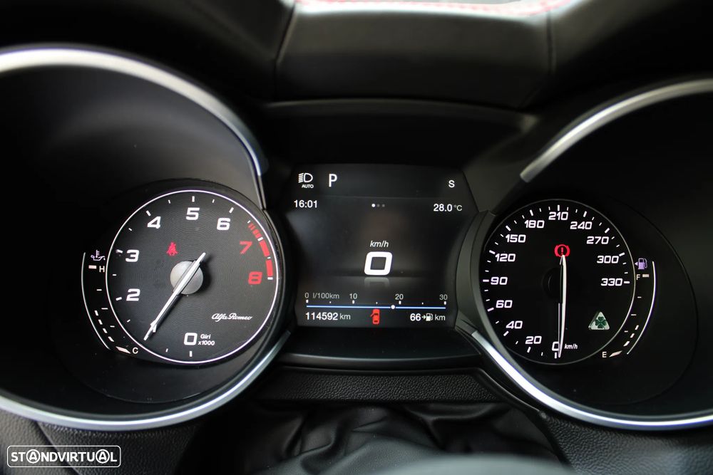 Alfa Romeo Stelvio V6 2.9 Bi-Turbo AT8-Q4 Quadrifoglio - 35