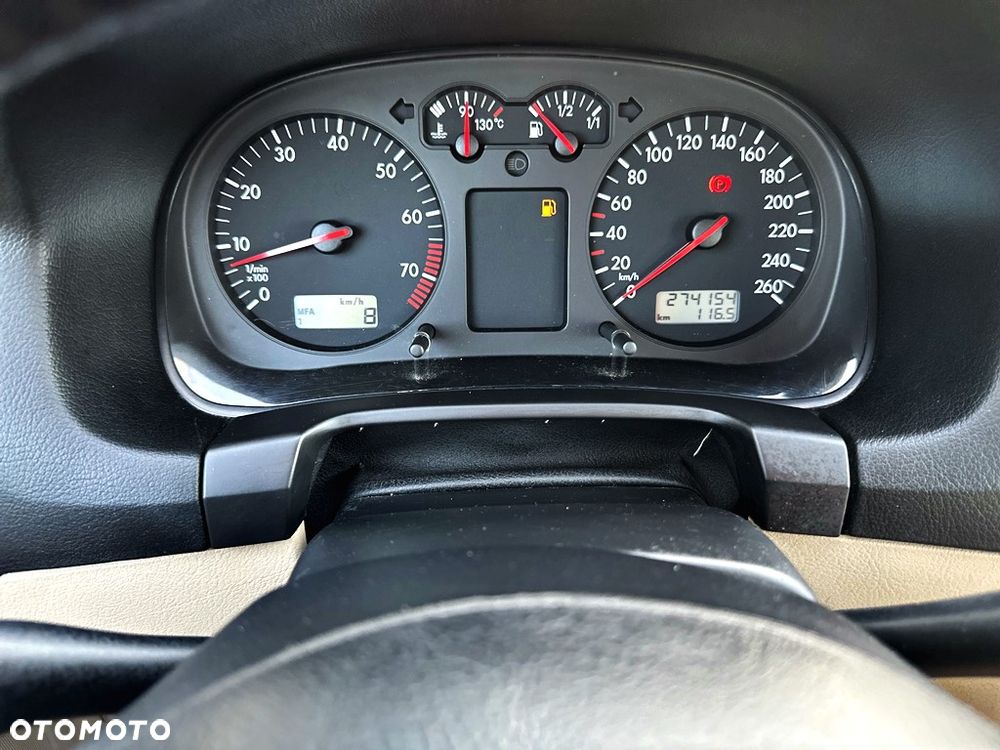 Volkswagen Bora Variant 2.3 V5 - 30