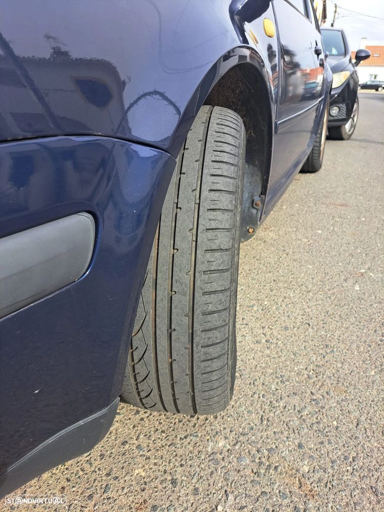 VW Golf 1.9 TDi 25 Anos - 12