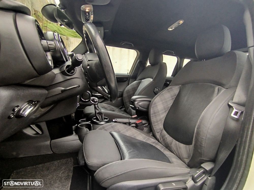 MINI 5 Portas Cooper D Auto - 24