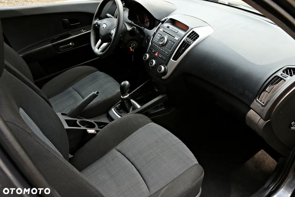 Kia Ceed 1.4 CVVT Attract - 8