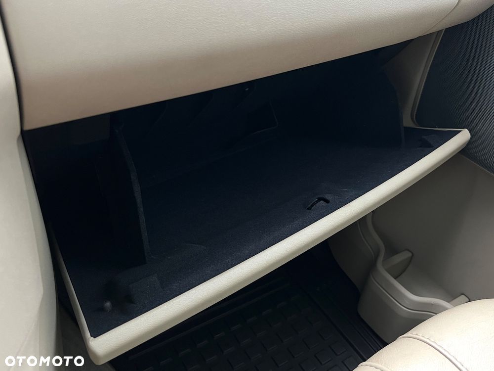 Land Rover Discovery IV 3.0 V6 SC HSE - 26