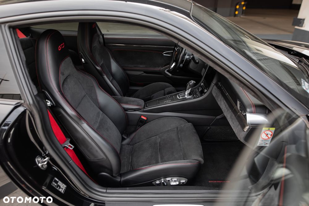 Porsche 911 Carrera GTS PDK - 31