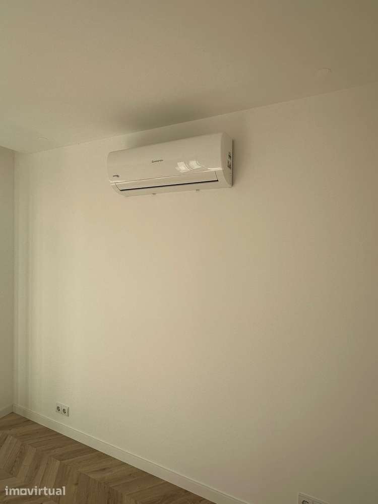 Apartamento T0 com varanda e garagem em Leiria - Grande imagem: 2/8