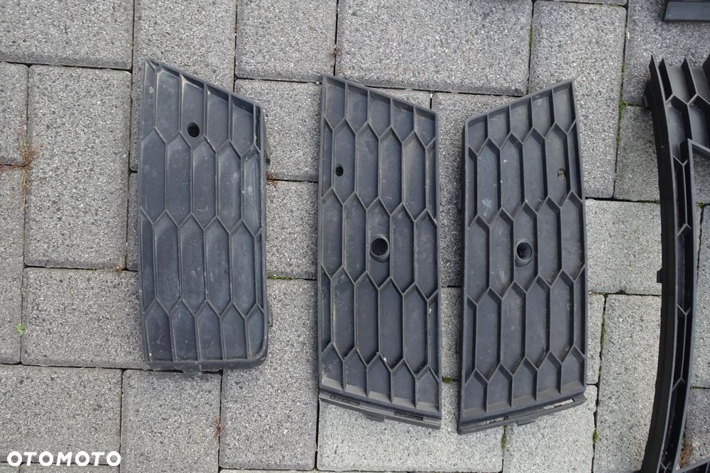 KRATKA ZDERZAKA OCTAVIA III LIFT 16-20r.  PRZED LIFT 12-16r. - 11