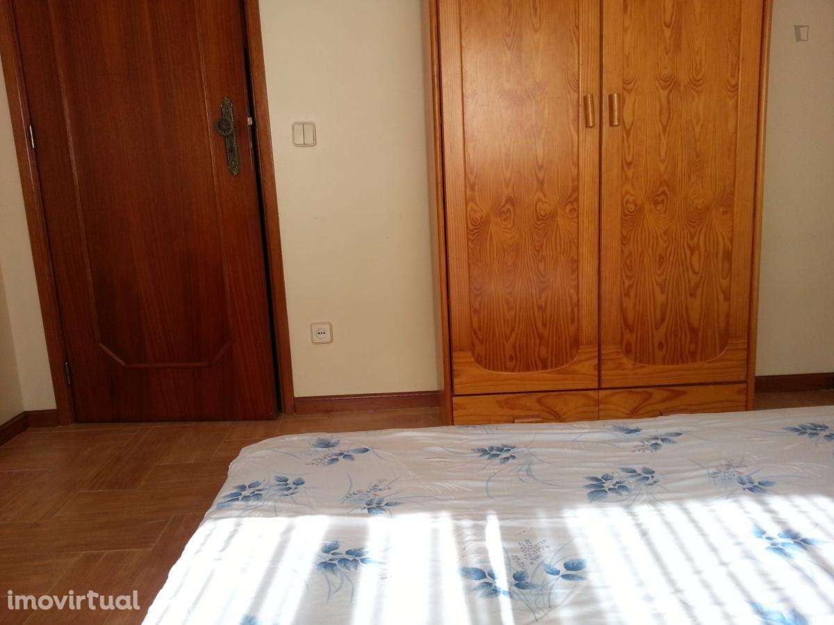 Quarto - localizado em São Mamede de Infesta Porto - Grande imagem: 2/39
