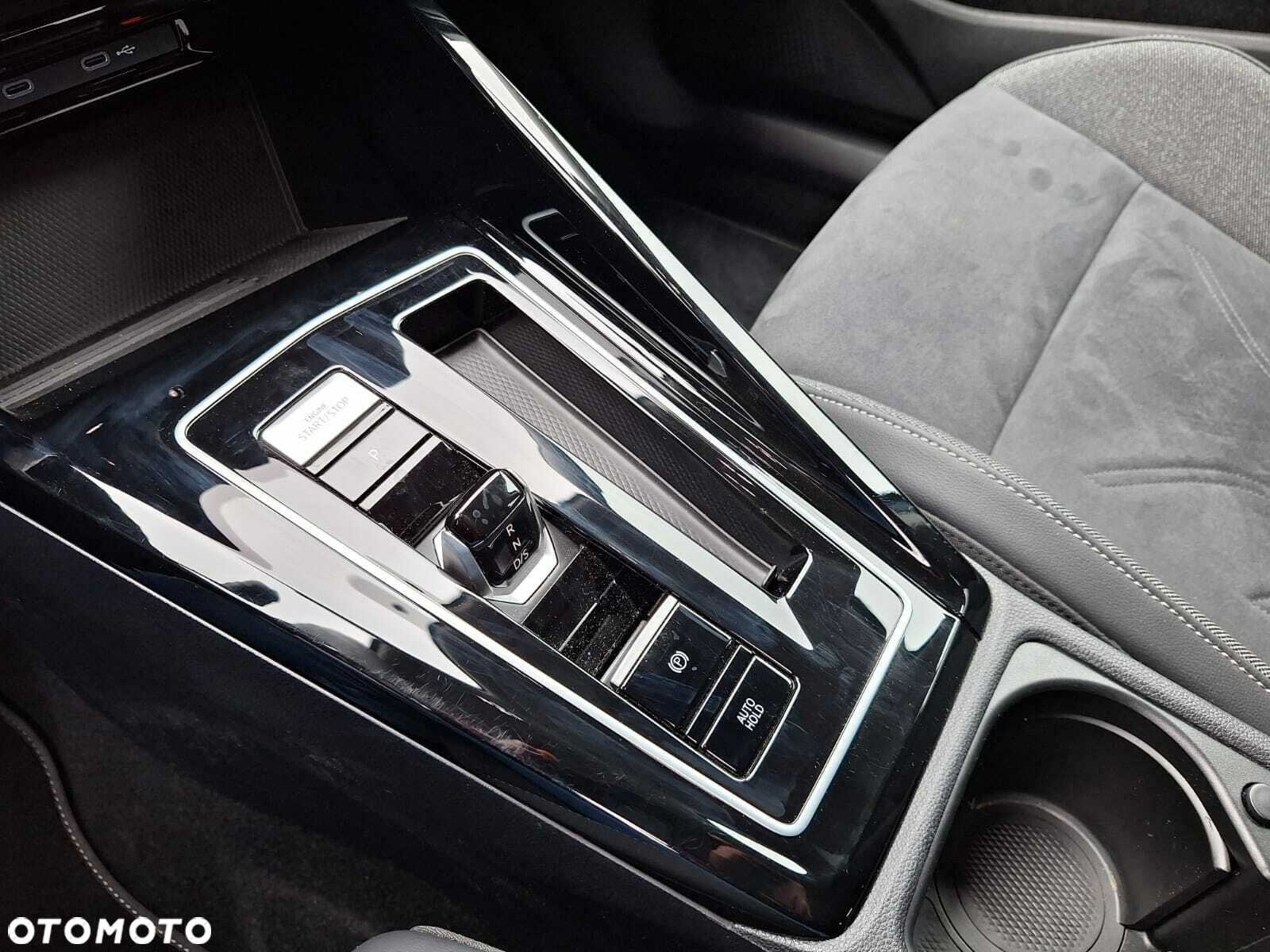 Volkswagen Golf - 22
