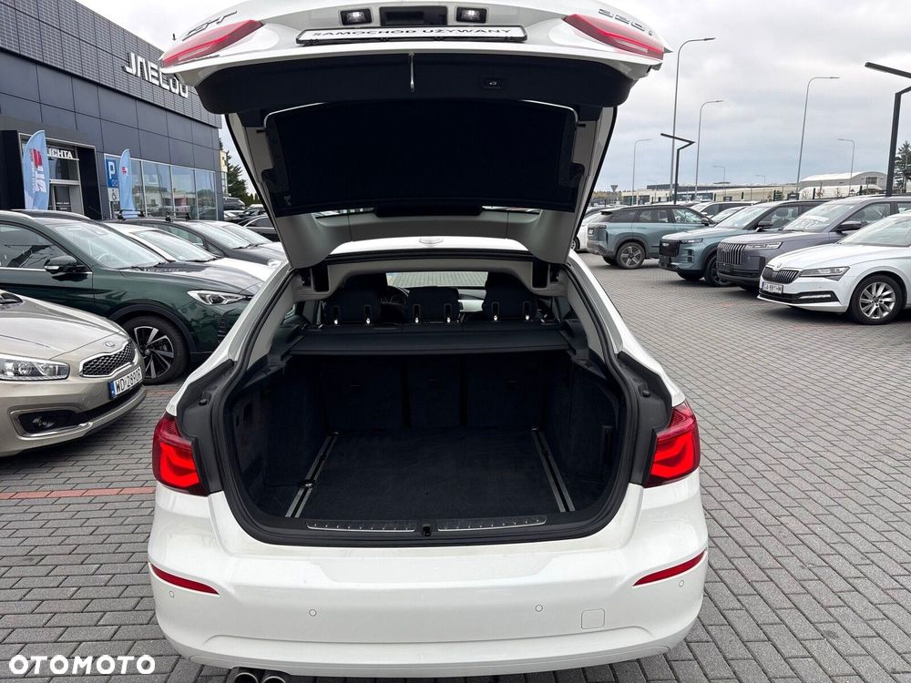 BMW Seria 3 320i GPF xDrive - 29
