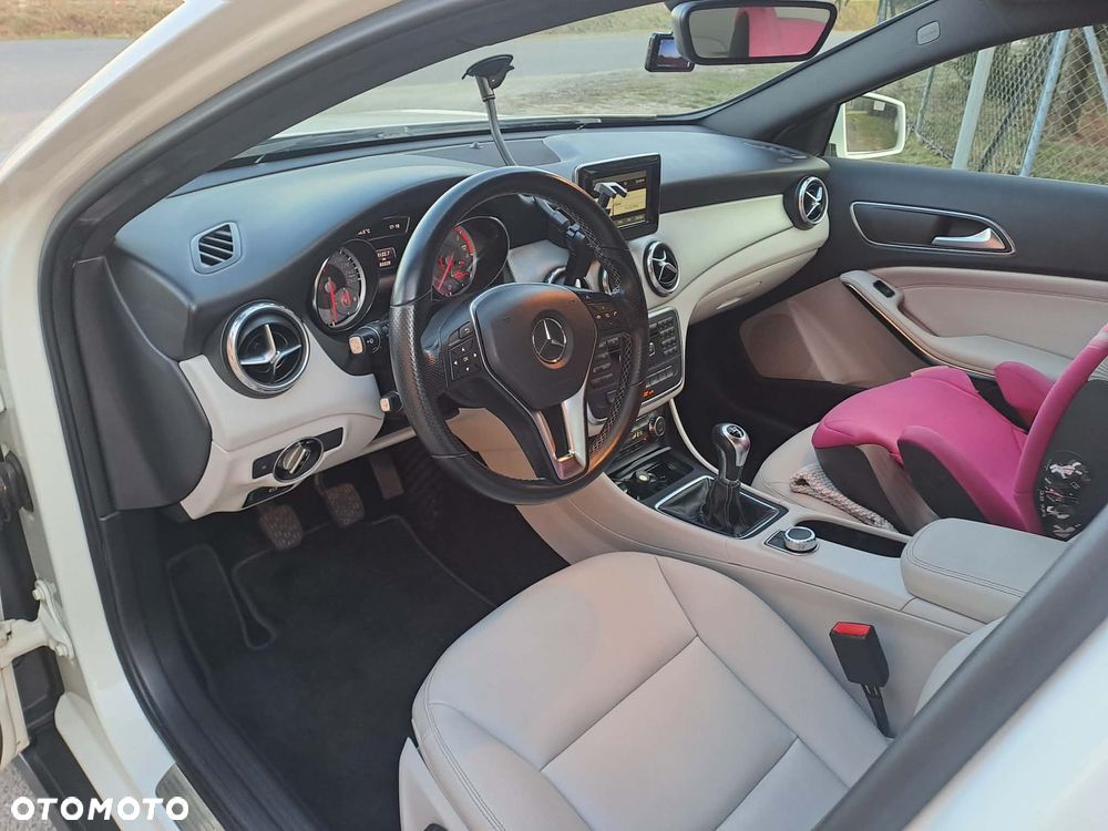 Mercedes-Benz GLA 200 (CDI) d - 15