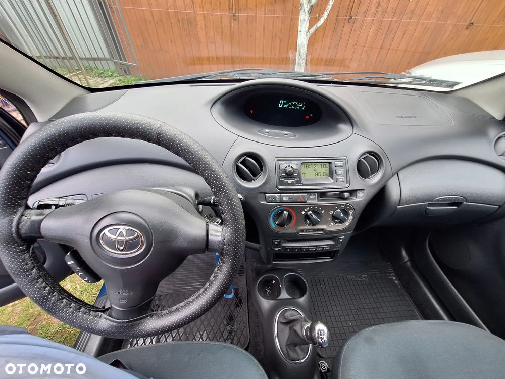 Toyota Yaris - 12