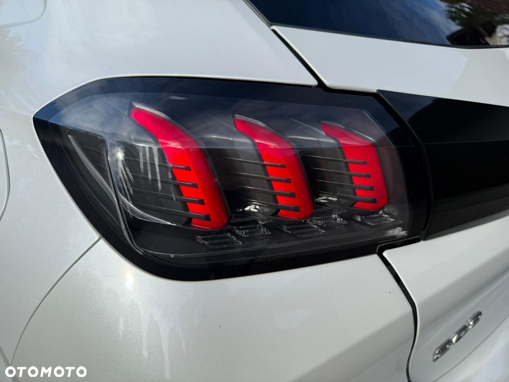 Peugeot 208 PureTech 100 Style - 24