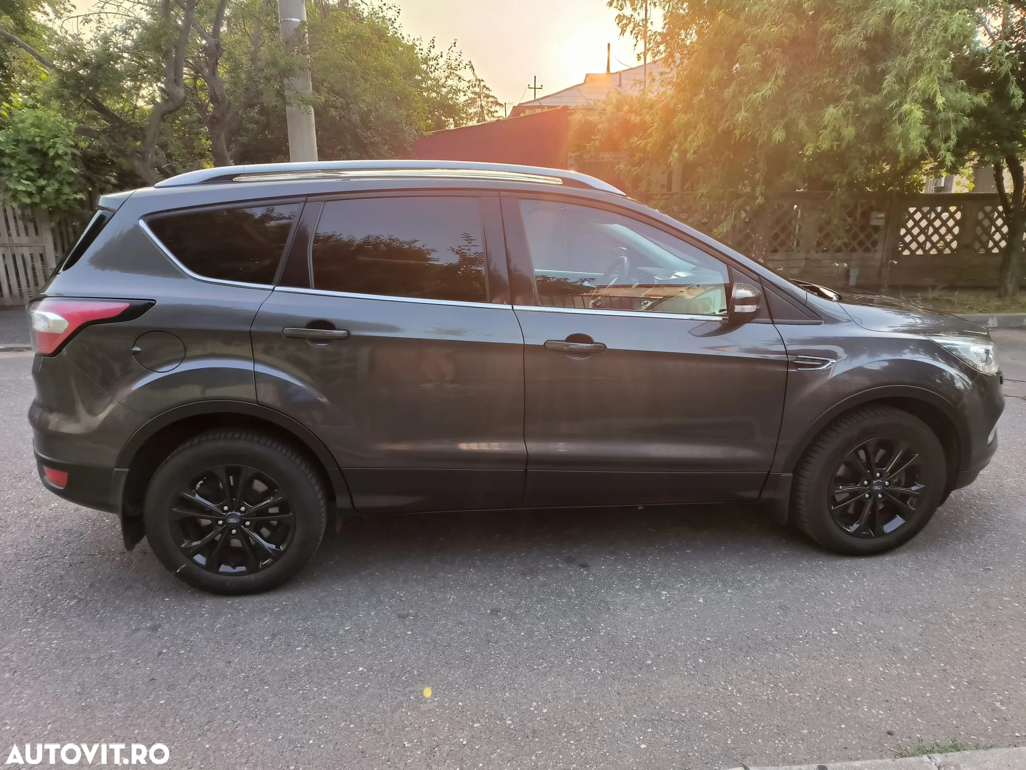 Ford Kuga 2.0 TDCi 4WD Powershift Titanium - 4