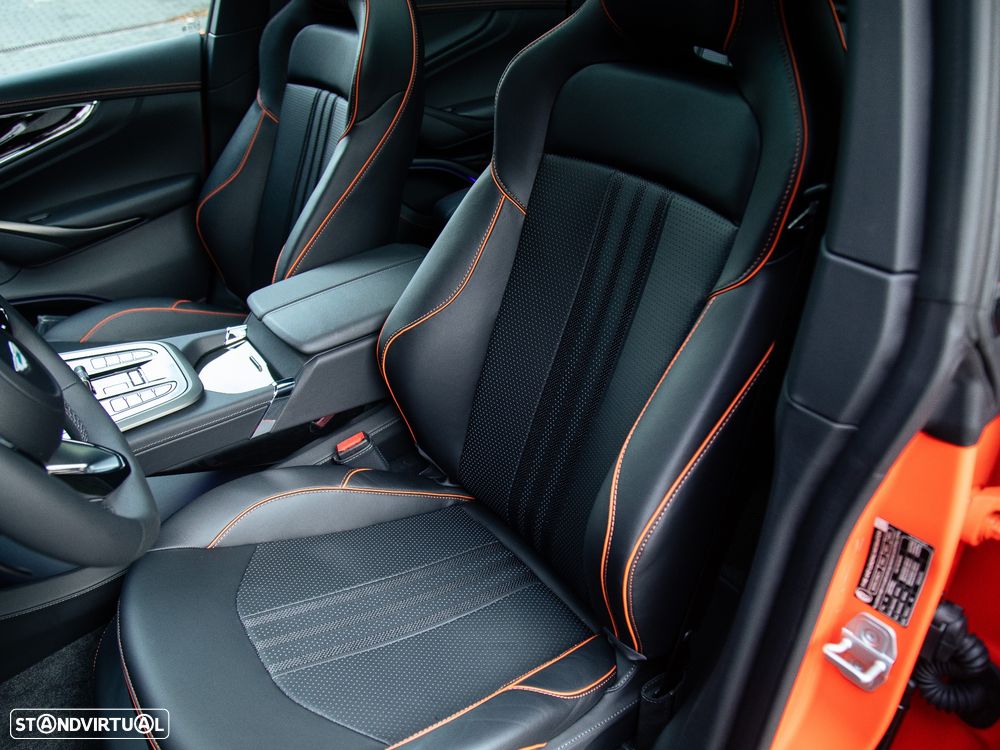 Aston Martin DBX 707 - 23
