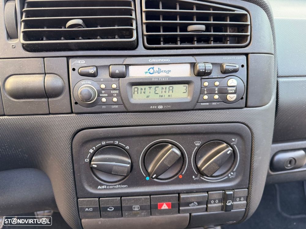 VW Golf 1.6i Highline - 33