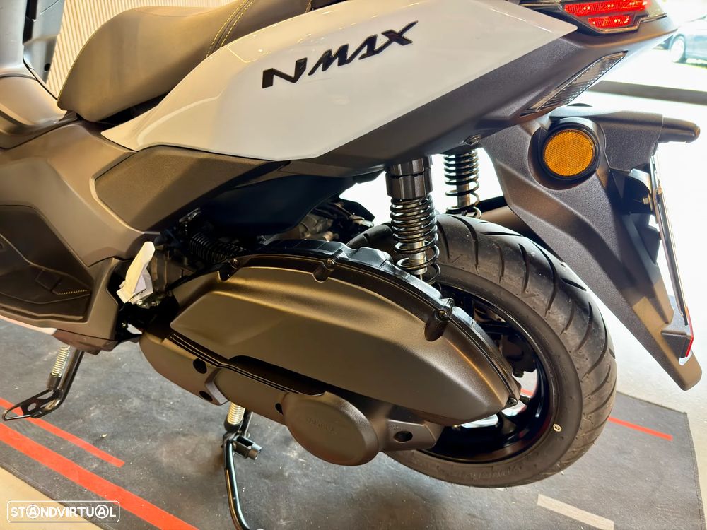 Yamaha NMAX Tech Max - 13